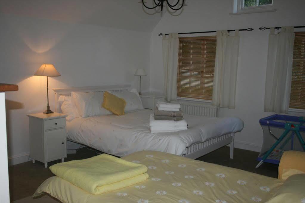 Appletree Cottages Mildenhall Esterno foto